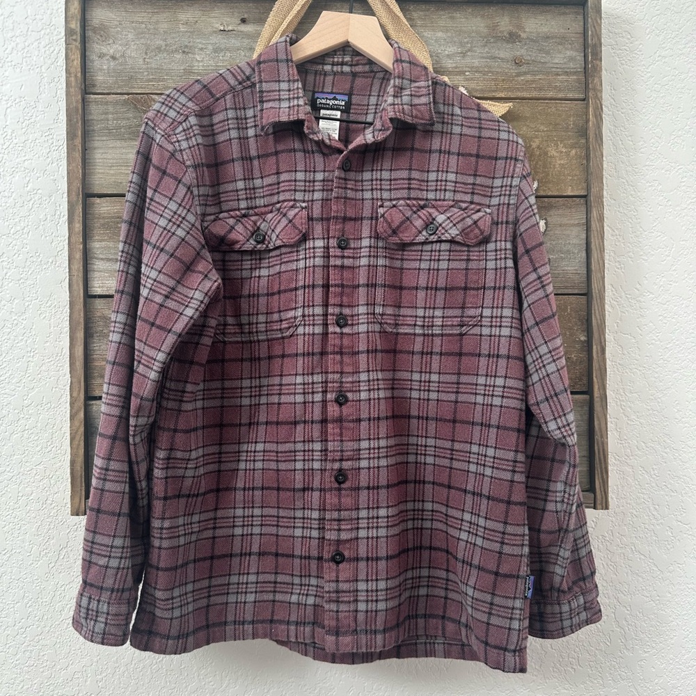 Patagonia Men's Long-Sleeved Fjord Flannel‎ Shirt Purple size Medium